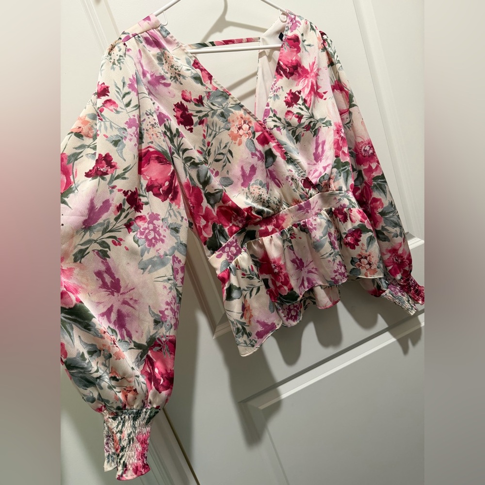Express women’s floral blouse - Picture 2 of 7
